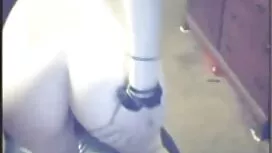 سبزه پاهایش را روی ت ...