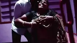 دخترک هنگام ماساژ آر ...