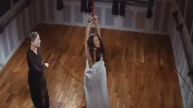 بلوند بالغ با دیسک ض ...