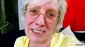 پیچ یک انگشت را در گ ...